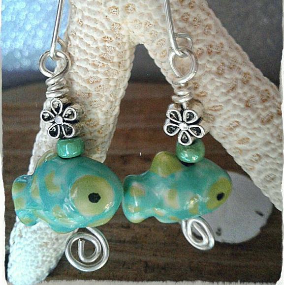 🐳 PAINTED CERAMIC FISHY EARRINGS 🐋 - Picture 3 of 5